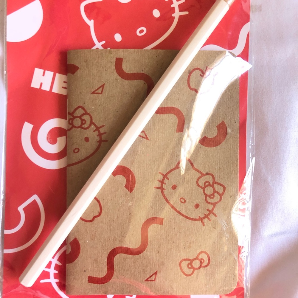 Hello Kitty mini notebook - Picture 2 of 3